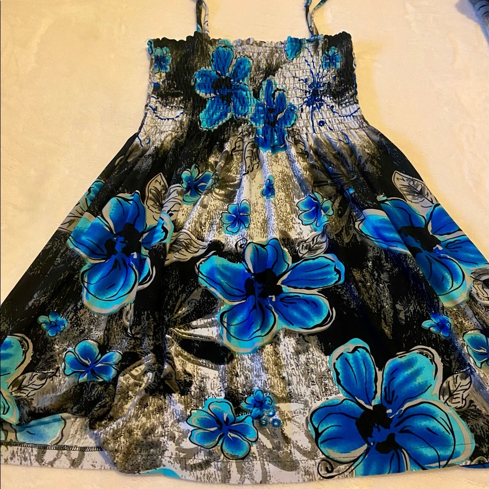Beautiful summer dress, floral black and blue color, size Small.